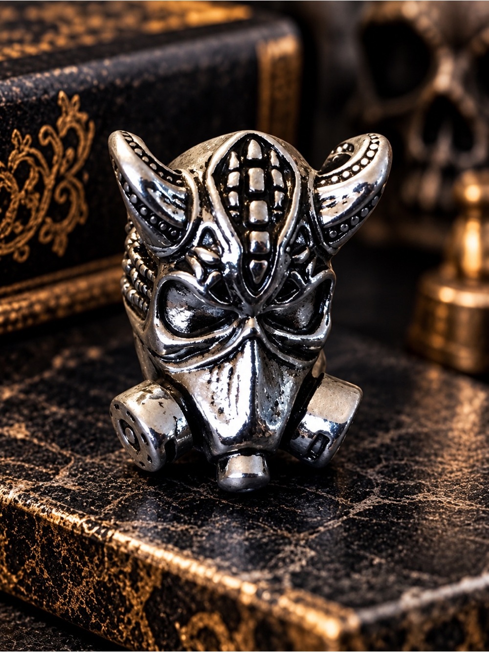 Men’s Size 10 Silver Tone Gothic Mask Statement Ring.NWT